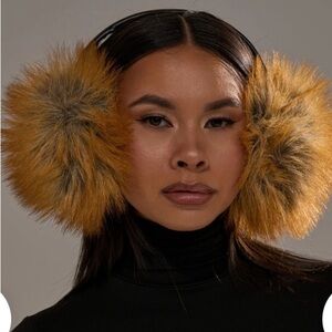 AKIRA Really Like that Fur Earmuffs